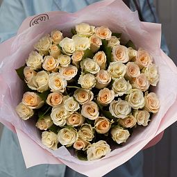 Букет из 51 белой и кремовой розы 40 см (Кения)