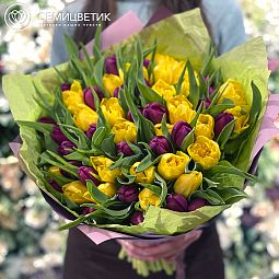 Букет из 51 пионовидного желтого и фиолетового тюльпана