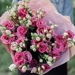 Мини-букет  из 11 розовых лизиантусов