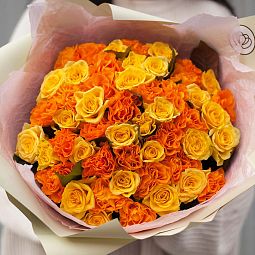 Букет из 51 оранжевой и желтой розы 35-40 см (Россия)