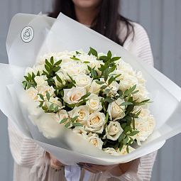 Свадебный букет  из 51 белой розы 35-40 см (Россия) с фисташкой