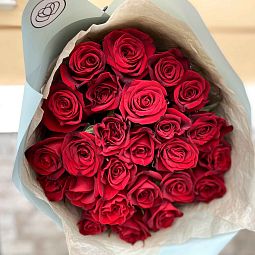 Букет из 25 красных с темной каймой роз Магия 80 см (Россия)