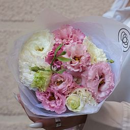 Мини-букет  из 11 махровых розовых и белых лизиантусов