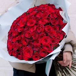 Букет из 101 красной с темной каймой розы Магия 60 см (Россия) 