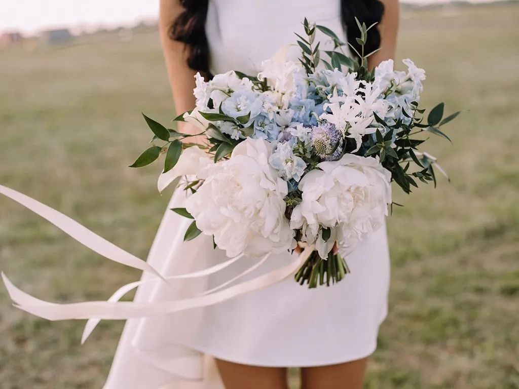 Букет к белому платью