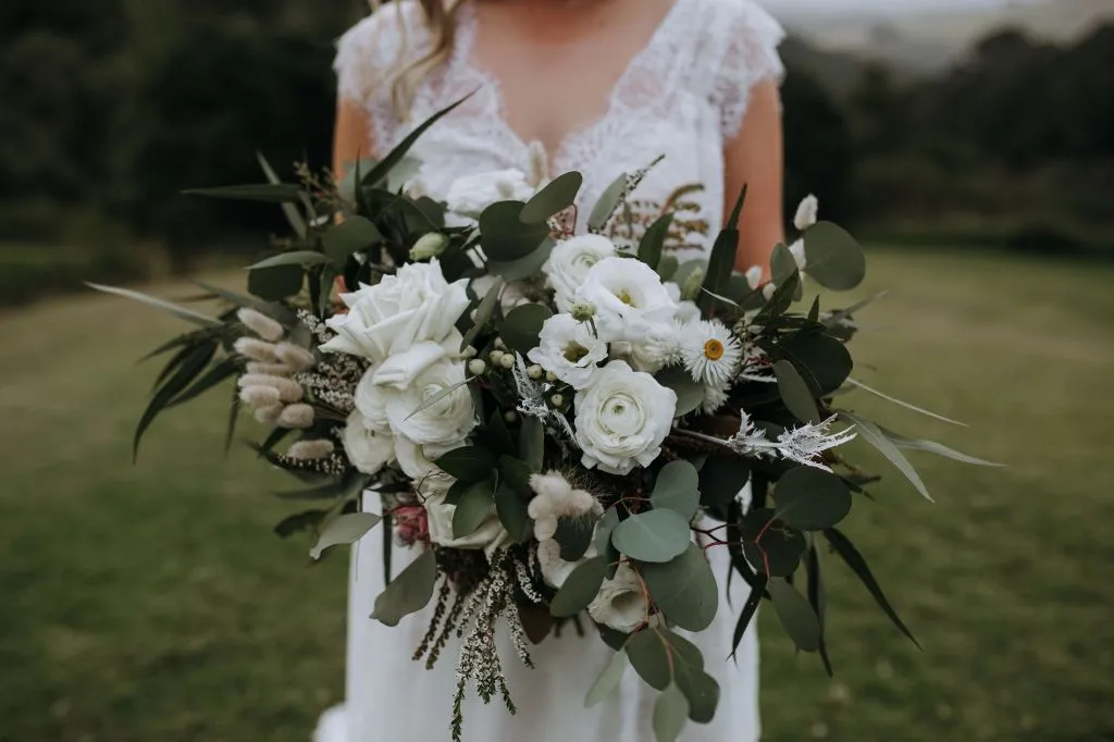 Букет к белому платью