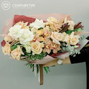 Кремовый букет с орхидеями 