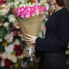 Букет из 25 розовых роз Topaz 70 см (Эквадор)