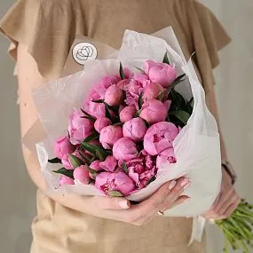 Букет из 25 ярко-розовых пионов Standart Plus