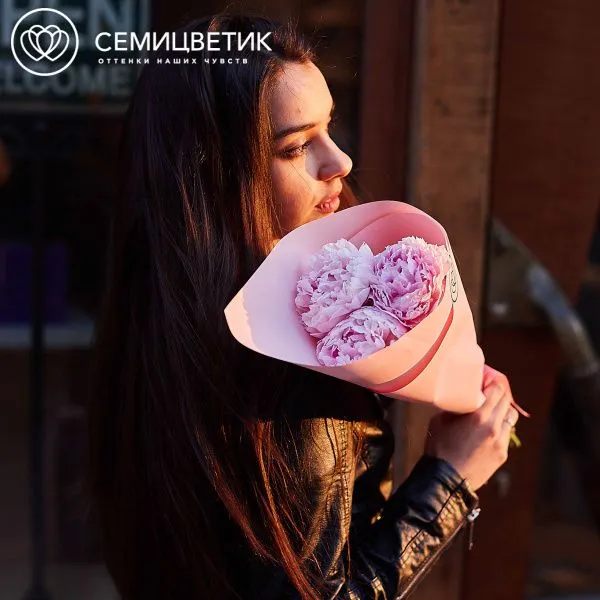 Букет из 3 розовых пионов Premium