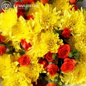 Букет из 6 желтых кустовых хризантем и 5 оранжевых кустовых роз 40-50 см (Россия)