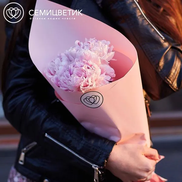 Букет из 3 розовых пионов Premium