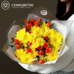 Букет из 6 желтых кустовых хризантем и 5 оранжевых кустовых роз 40-50 см (Россия)