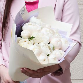 Букет из 15 кремовых пионов Bowl of Cream Premium