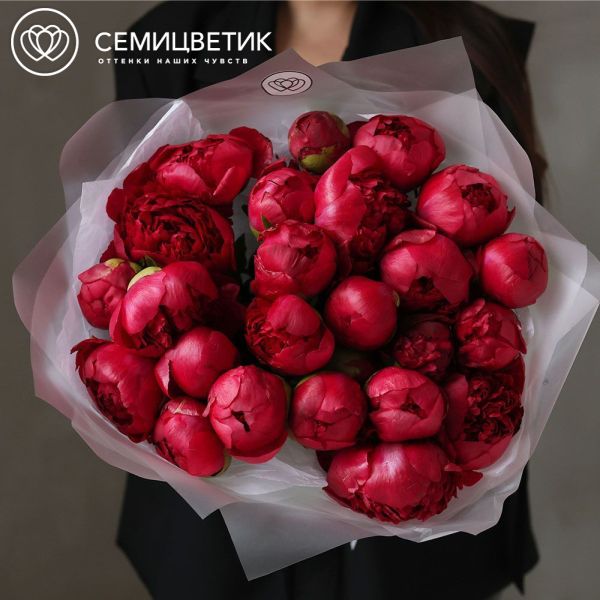 Букет из 25 ярко-розовых пионов Command Performance Premium