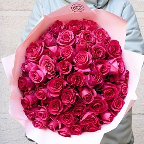 Букет из 51 ярко-розовой розы Pink Floyd 50 см (Эквадор) в розовой пленке