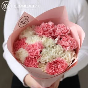 Букет из 15 белых и розовых гвоздик