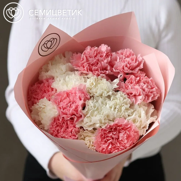 Букет из 15 белых и розовых гвоздик