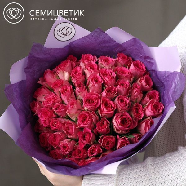 Букет из 51 розовой розы 35 см (Кения) в сиреневой упаковке