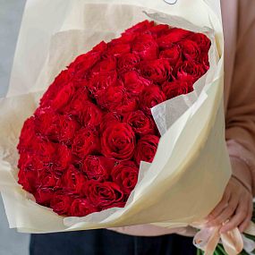 Большой букет  из 61 красной розы 40 см (Кения)