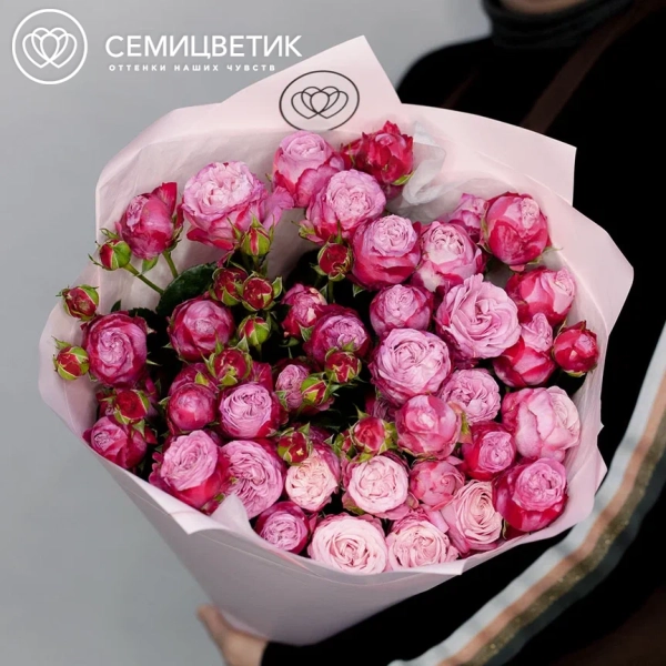 Букет из 11 розовых кустовых пионовидных роз 70 см (Россия)