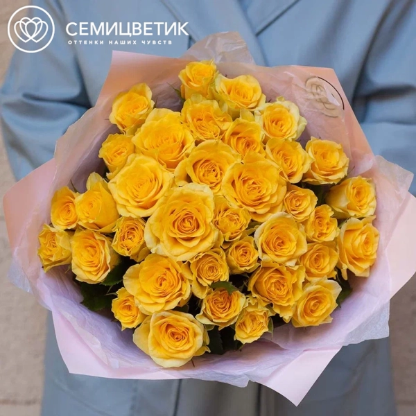 Букет из 35 желтых роз 35-40 см (Россия) в розовой пленке