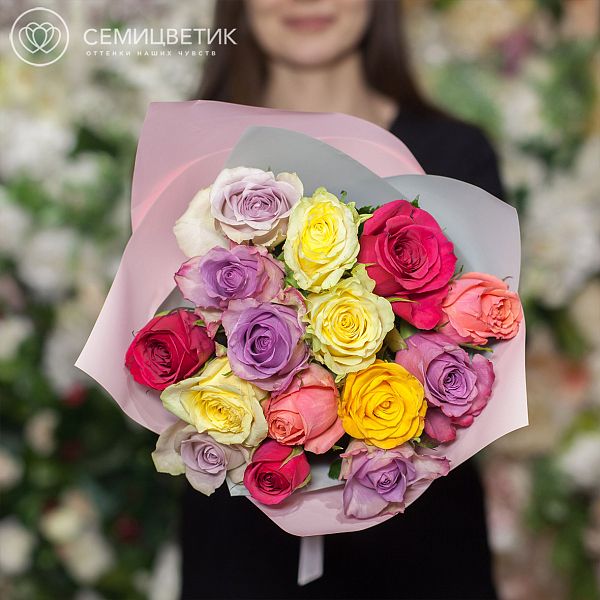 Букет из 15 роз микс 40 см (Кения) Premium в дизайнерской пленке