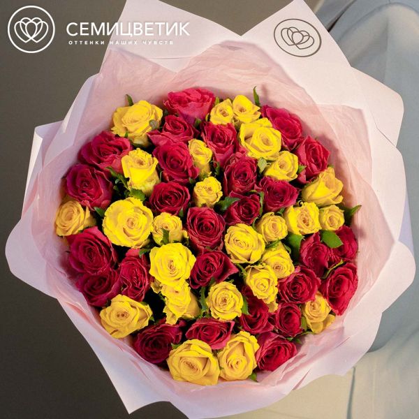 Букет из 51 жёлтой и малиновой розы 35 см (Кения)