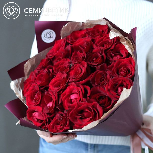 Букет из 25 красных роз Ever Red 60 см (Кения)