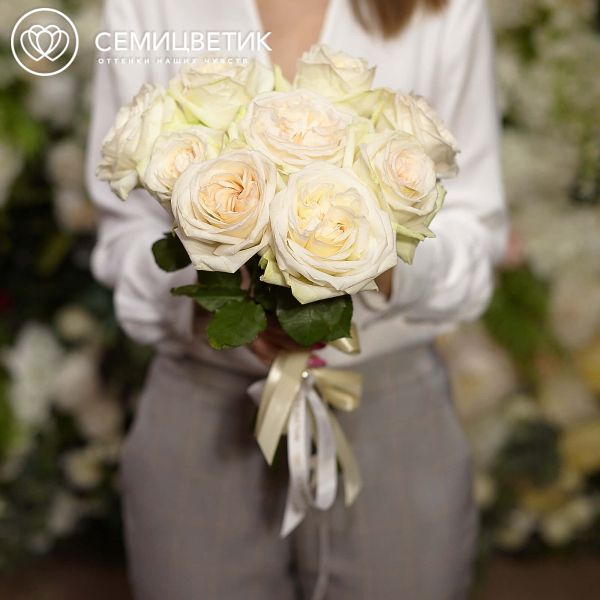 Букет из 9 белых пионовидных роз White O'Hara 40 см