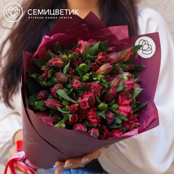 Букет из 15 красных альстромерий