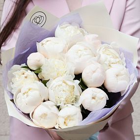 Букет из 15 кремовых пионов Bowl of Cream Premium