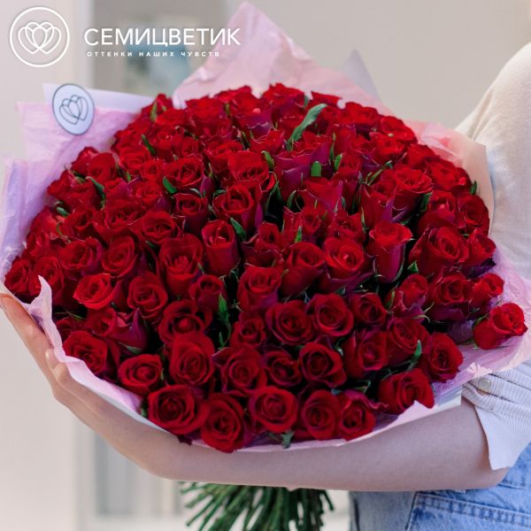 Букет из 101 красной розы 40 см (Кения) в розовой пленке