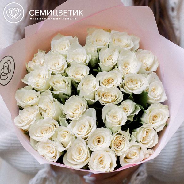Букет из 35 белых роз 40 см (Кения) в розовой пленке