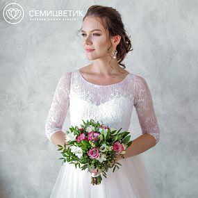 Свадебный букет из сиреневых роз и альстромерии