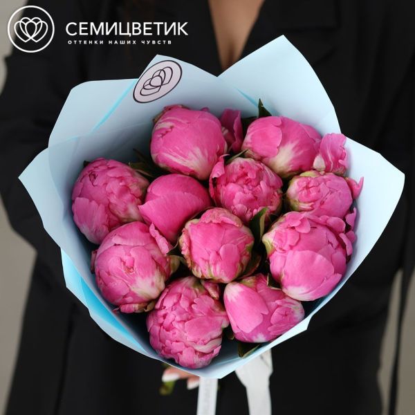 Букет из 11 ярко-розовых пионов Flemming Premium