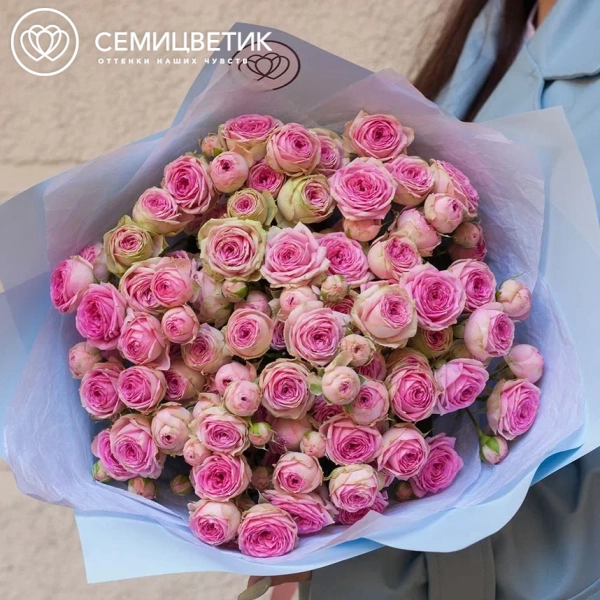 Букет из 11 розовых кустовых пионовидных роз 60 см (Россия)