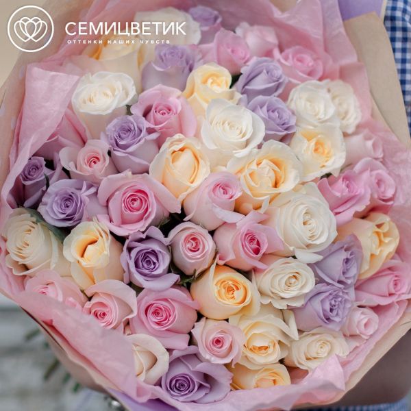 Букет из 51 розы 50 см нежный микс (Эквадор)