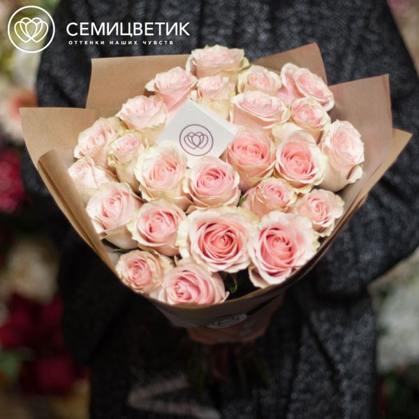 Букет из 25 нежно-розовых роз Pink Mondial 50 см (Эквадор)
