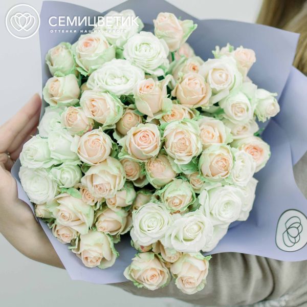 Букет из 15 кремово-белых кустовых роз 40 см (Эквадор)
