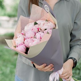 Букет из 15 розовых пионов Standart Plus