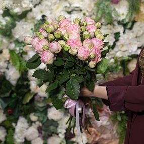 Букет из 15 нежно-розовых пионовидных роз Bridal Piano 40 см