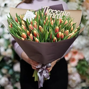 Букет из 101 желто-красного тюльпана 40 см в упаковке