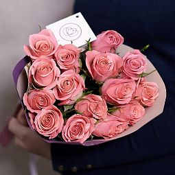 Букет из 15 розовых роз 40 см (Кения) Premium в дизайнерской пленке