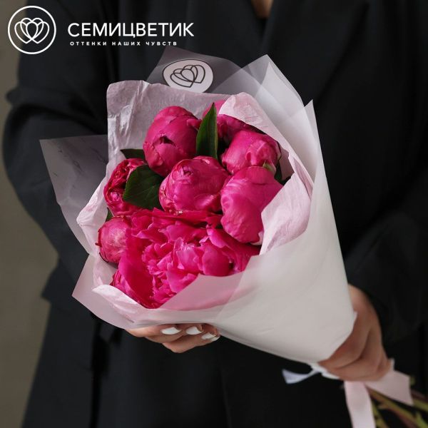 Букет из 9 ярко-розовых пионов Red Sarah Bernhardt Premium