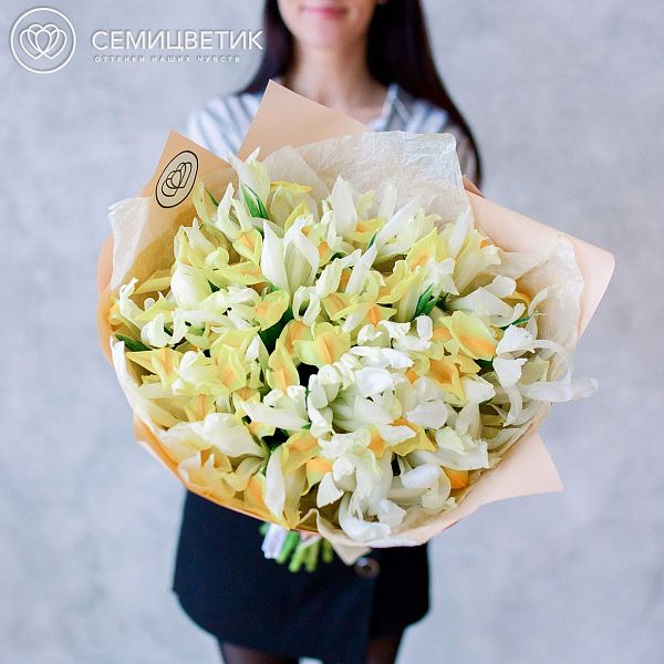 Букет из 25 желтых ирисов