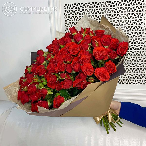 Букет из 25 красных кустовых роз 40 см (Кения)