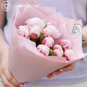 Букет из 11 розовых пионов Standart в розовой пленке