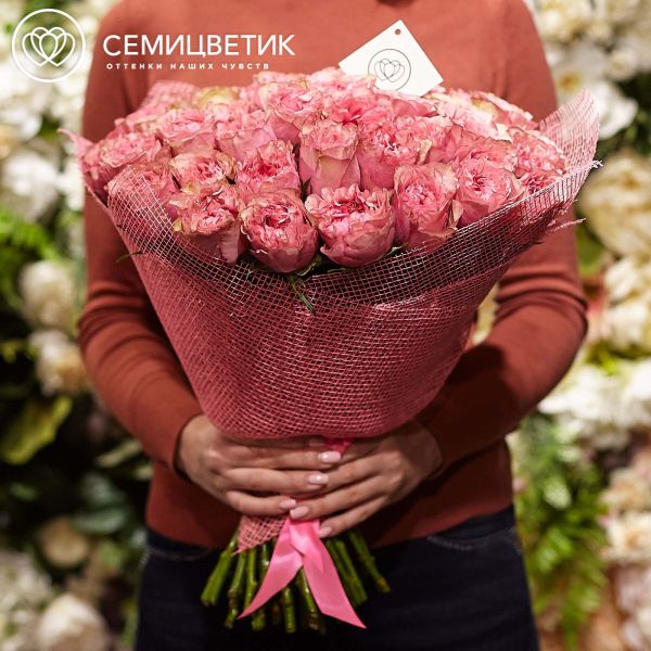 Букет из 51 розовых пионовидных роз Love Me Tender 40 см
