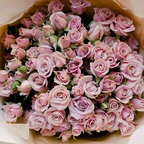 Букет из 21 сиреневой кустовой розы 40 см (Кения)